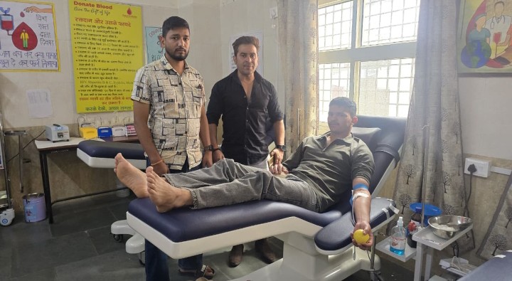 अल्मोड़ा:- पुलिस के जवान ने गंभीर मरीज के लिए रक्तदान कर दी प्लेटलेट्स