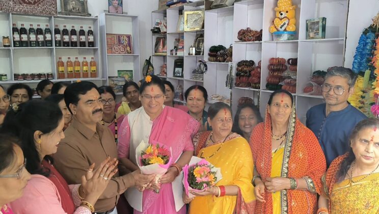 अल्मोड़ा:- अथरबनी ग्रामसभा में सखी बाजार आउटलेट का शुभारम्भ….समूह की महिलाओं की आर्थिकी होगी बेहतर