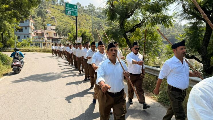 अल्मोड़ा:- हवालबाग खंड के 4 मंडलों का राष्ट्रीय स्वयंसेवक संघ का शताब्दी वर्ष पथ संचलन सम्पन्न — पंच परिवर्तन पर हुआ बौद्धिक