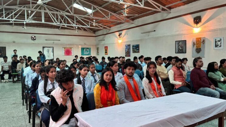 अल्मोड़ा:- अखिल भारतीय विद्यार्थी परिषद द्वारा मनाया गया डिजिटल मीडिया सेमिनार