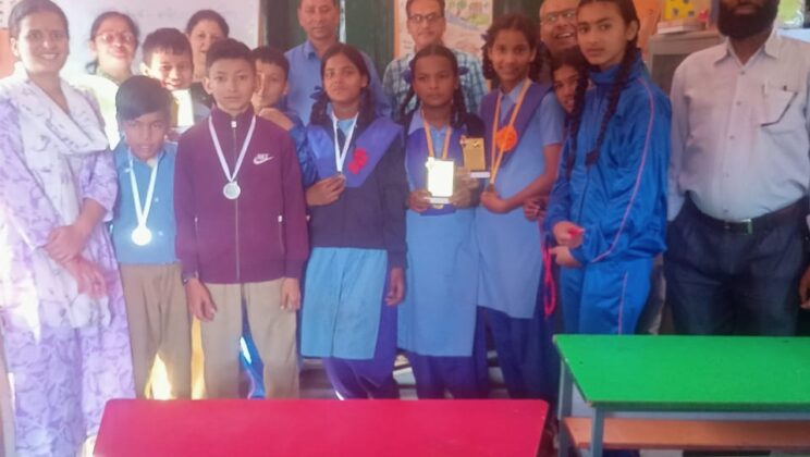 अल्मोड़ा:- संकुल स्तर पर आयोजित हुआ सामाजिक विज्ञान महोत्सव 2025-26