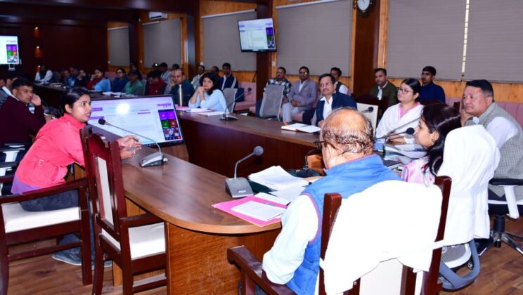 बागेश्वर:- जनता दरबार में डीएम आकांक्षा कोंडे का सख्त संदेश…..जनता की शिकायतों का हो त्वरित समाधान….सीएम हेल्पलाइन की लंबित शिकायतों के निस्तारण