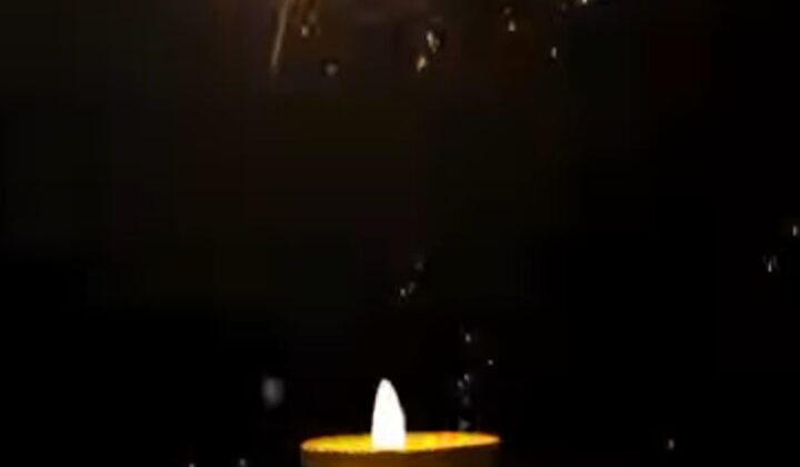 आइए कुर्मांचल अखबार के साथ पढ़ते हैं प्रकाश पांडेय की स्वरचित कविता…. “दीवाली आई है”