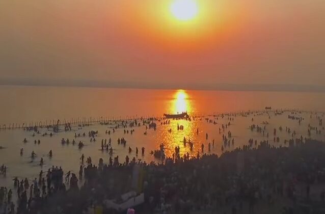 Uttarakhand:- छठ महापर्व की हुई शुरुआत….महिलाओं ने निकाली भव्य कलश यात्रा….. आरंभ हुआ 36 घंटे का निर्जला व्रत