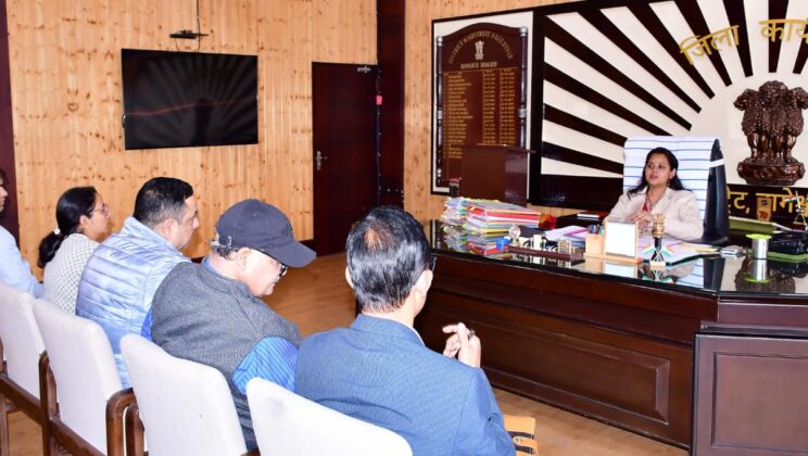 बागेश्वर – जिलाधिकारी ने जिला चिकित्सालय में चिकित्सकों की कमी पर की समीक्षा….. डॉक्टरों की तैनाती के दिए निर्देश