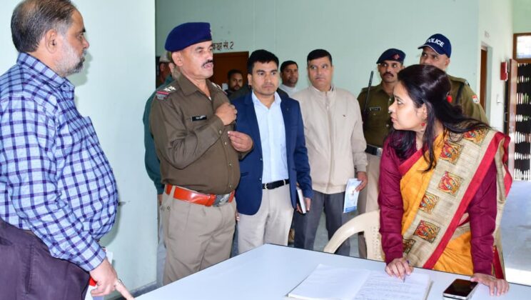 बागेश्वर – जिलाधिकारी आकांक्षा कोंडे ने किया ईवीएम वेयरहाउस का मासिक निरीक्षण…..सुरक्षा व्यवस्था को परखा