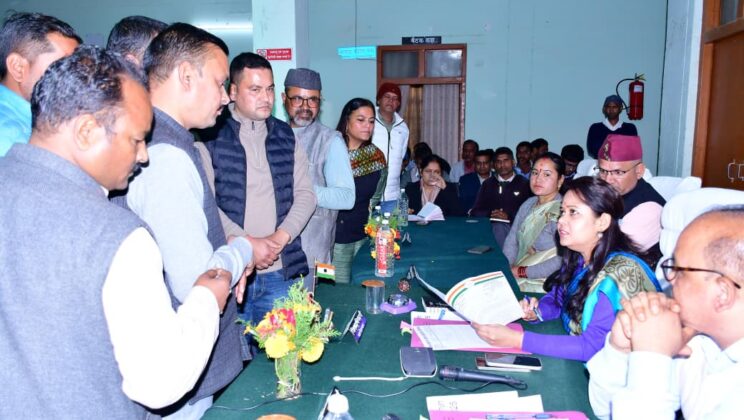 गरुड़- तहसील में आयोजित जनता दरबार में 72 शिकायतें हुई दर्ज …..जिलाधिकारी ने दिए समयबद्ध समाधान के निर्देश