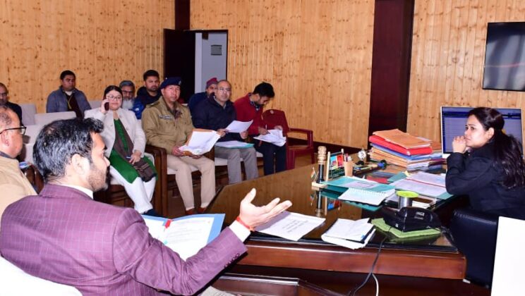 बागेश्वर – लंबित वन भूमि प्रकरणों के त्वरित निस्तारण हेतु जिलाधिकारी ने दिए निर्देश