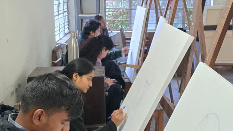 अल्मोड़ा:- नृत्य सम्राट उदयशंकर के जीवन के विविध पक्ष भावमय रंगों के संग शीर्षक के साथ आयोजित की गई प्रदर्शनी