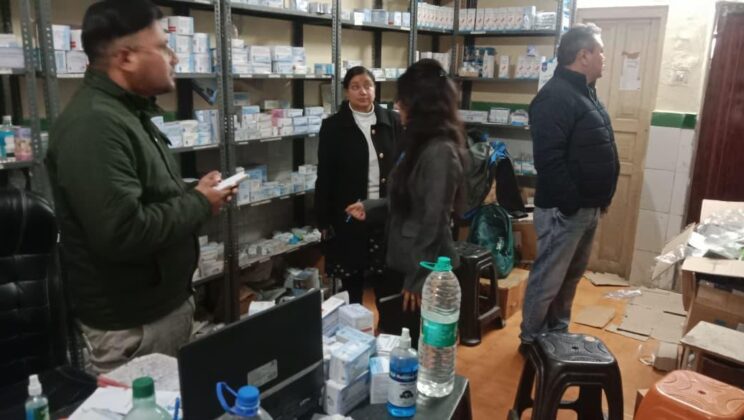 अल्मोड़ा:- जिला विधिक सेवा प्राधिकरण के निर्देशानुसार “सुरक्षित दवा, सुरक्षित जीवन” को लेकर चलाया गया अभियान