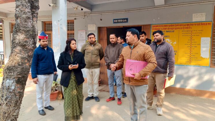 बागेश्वर -जिलाधिकारी ने किया एआरटीओ कार्यालय सहित आयुर्वेदिक एवं होम्योपैथिक कार्यालयों का औचक निरीक्षण