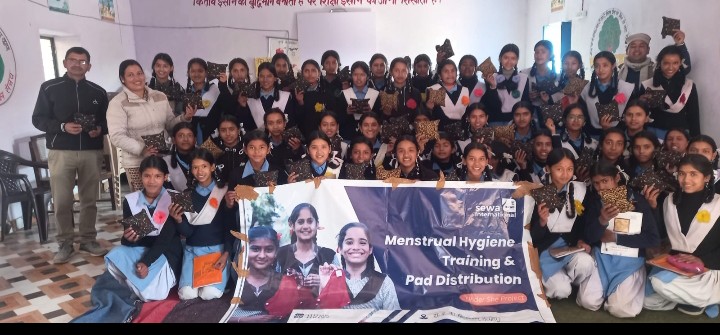 सेवा इंटरनेशनल उत्तराखंड ने राजकीय इंटर कॉलेज चौरा, अल्मोड़ा में आयोजित किया मासिक धर्म स्वच्छता प्रशिक्षण और रियूजेबल पैड वितरण कार्यक्रम