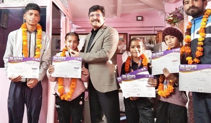 अल्मोड़ा:- विधायक मनोज तिवारी ने किया जूजित्सु पदक विजेताओं का सम्मान