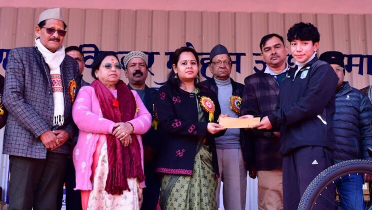 बागेश्वर – आत्मविश्वास लक्ष्य और कड़ी मेहनत ही सफलता की कुन्जी – जिलाधिकारी आकांक्षा कांडे