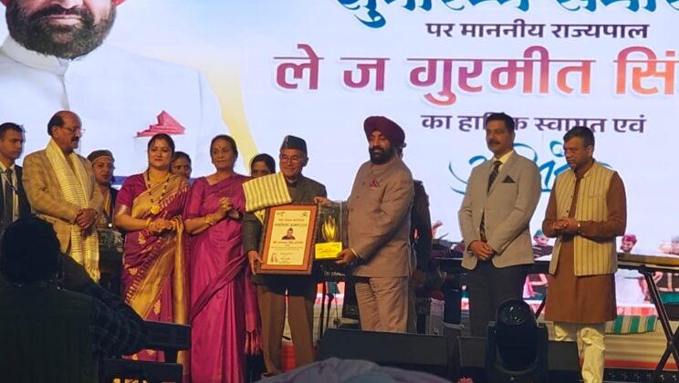 बागेश्वर:- बागेश्वर के कीवी मैन कोरंगा व क्रिकेटर प्रेमा रावत को नंदा शिखर सम्मान