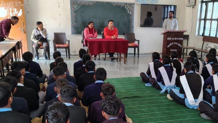 बागेश्वर:- बोर्ड परीक्षा के लिए बागेश्वर तैयार…. 101 विद्यालयों में पहुंचे 101 अधिकारी, 5096 विद्यार्थियों को मिला मार्गदर्शन