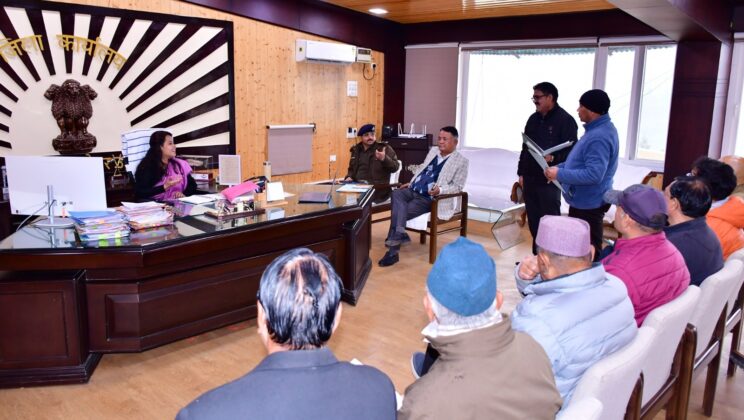 बागेश्वर -जिला राइफल क्लब के पंजीकरण नवीनीकरण को लेकर जिलाधिकारी ने ली समीक्षा बैठक