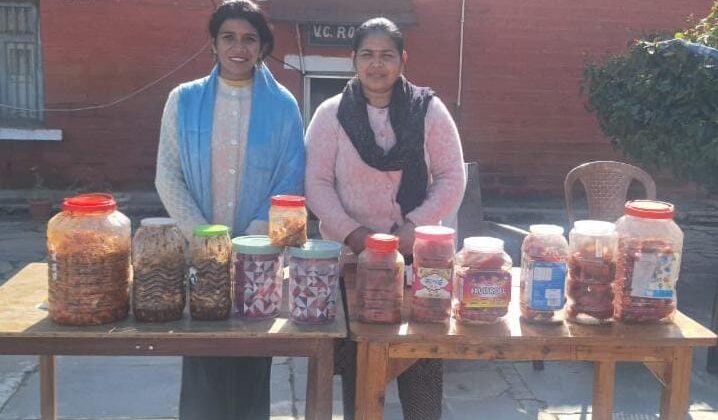 अल्मोड़ा:- अचार निर्माण से नर्सरी प्रशिक्षण तक — बंदियों को स्वरोजगार की दिशा में सशक्त प्रयास