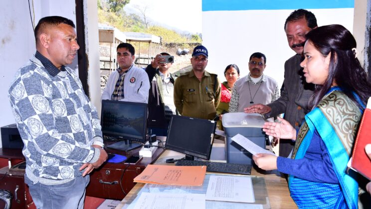 बागेश्वर- दुग्ध उत्पादन को मिलेगी नई गति…..जिलाधिकारी ने कमेड़ी अवशीतन केंद्र, क्षेत्रपाल सहकारी समिति व आंचल आउटलेट का किया निरीक्षण