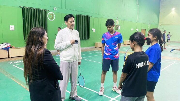 बागेश्वर: – मंडलायुक्त मैदान में उतरे…. बैडमिंटन खेलकर बढ़ाया हौसला, ताइक्वांडो पदक विजेताओं को किया सम्मानित