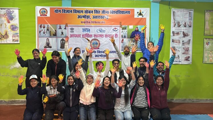 युवाओं ने रंगों के साथ दिया “स्वच्छ गंगा – स्वस्थ भारत” का संदेश, योग विज्ञान विभाग एस.एस.जे. परिसर अल्मोड़ा में होली महोत्सव बना खास