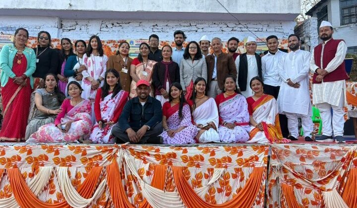 अल्मोड़ा:- देवभूमि रंगमंच द्वारा तक्षशिला स्कूल ऑफ एक्सीलेंस में होली पर्व पर रंगारंग कार्यक्रम आयोजित