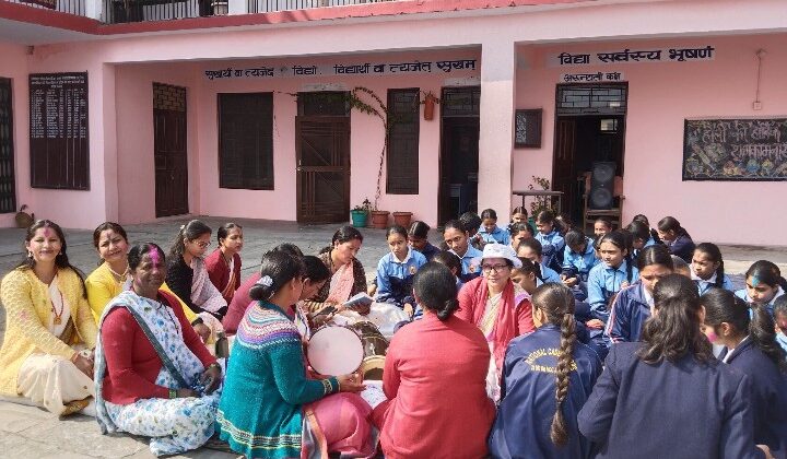 अल्मोड़ा:- विवेकानंद बालिका विद्या मंदिर जीवन धाम में हर्षोल्लास के साथ मनाई गई होली