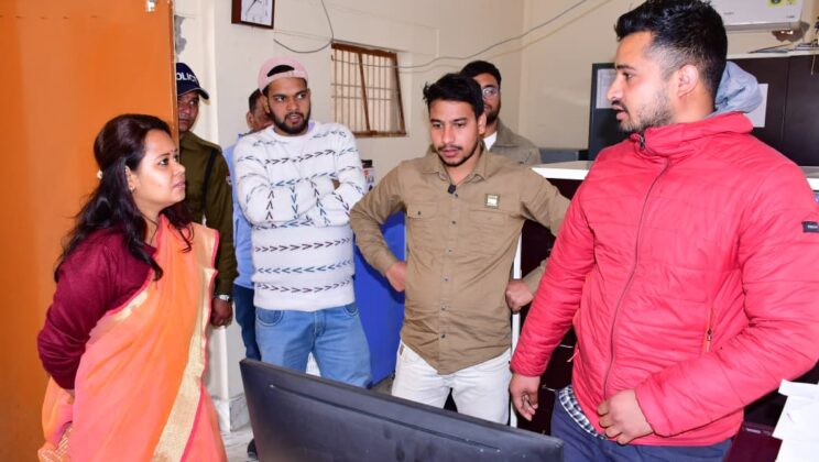 बागेश्वर – तहसील कांडा का औचक निरीक्षण…. लापरवाही पर तहसीलदार से लेकर समस्त कर्मचारियों की वेतन आहरण पर रोक- स्पष्टीकरण तलब