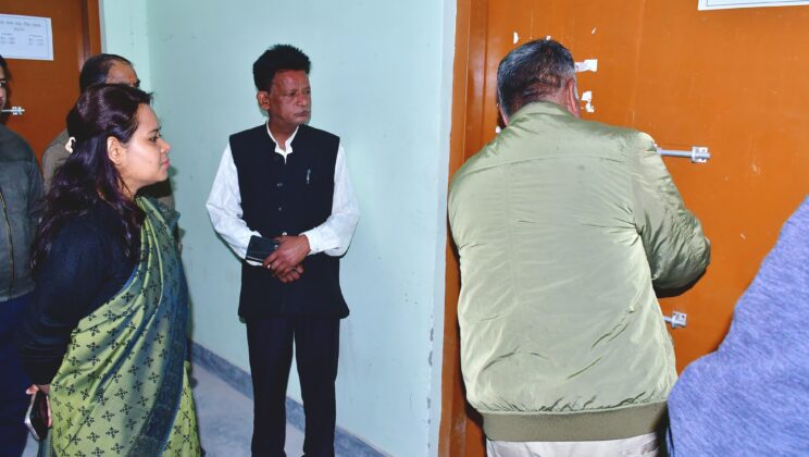 बागेश्वर :-जिलाधिकारी ने किया ईवीएम वेयरहाउस का मासिक निरीक्षण…..डबल लॉक में सुरक्षित मिलीं ईवीएम-वीवीपैट