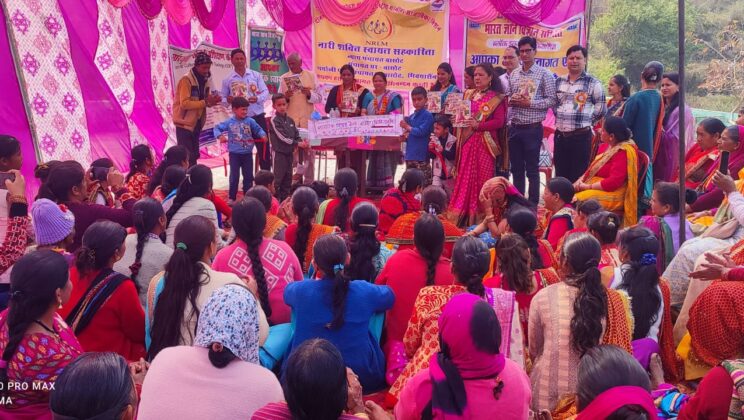 अल्मोड़ा:- नागरिक शिक्षा केन्द्र बासोट व एनआरएलएम द्वारा संयुक्त रुप से मनाया अंतरराष्ट्रीय महिला दिवस