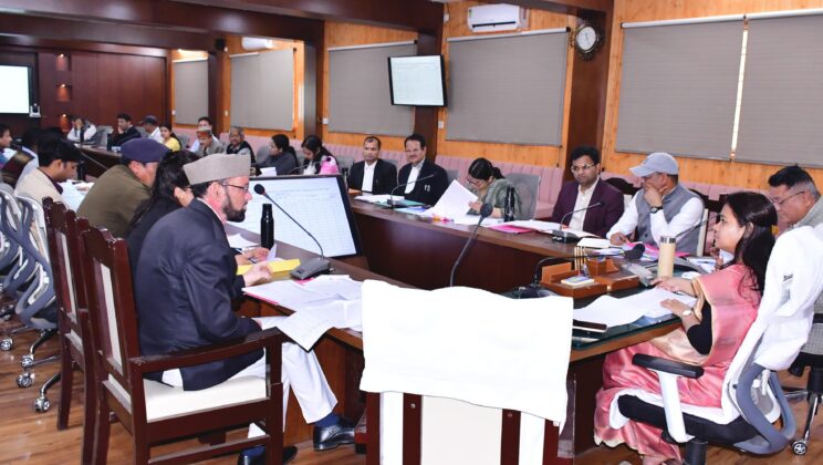 बागेश्वर – विभागीय मासिक प्रगति समीक्षा बैठक में जिलाधिकारी ने संबंधित अधिकारियों को राजस्व लक्ष्य पूर्ण करने और खाद्यान्न गुणवत्ता की नियमित जांच के निर्देश