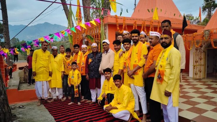 गरुड़ – कालिका मंदिर मोतिस्यारी में ज्यौनार का आयोजन….ग्रामीणों ने निकाली कलश यात्रा