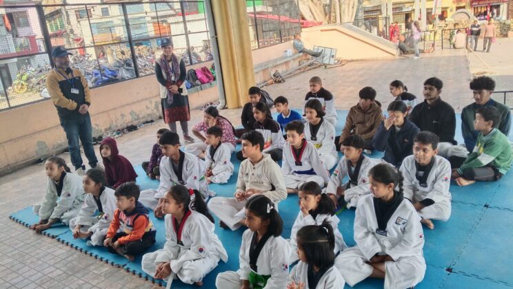 अल्मोड़ा:- विधिक सेवा प्राधिकरण द्वारा ताइक्वांडो के बच्चों के बीच आयोजित किया गया जागरूकता शिविर