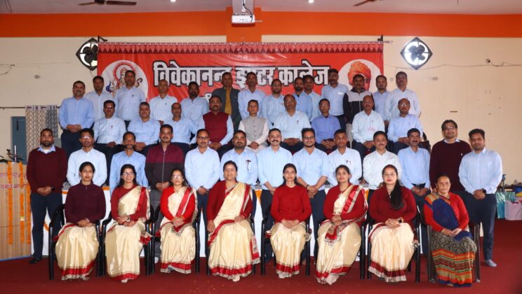 अल्मोड़ा:- विवेकानंद इंटर कॉलेज रानीधारा में प्रधानाचार्य को दी गई विदाई