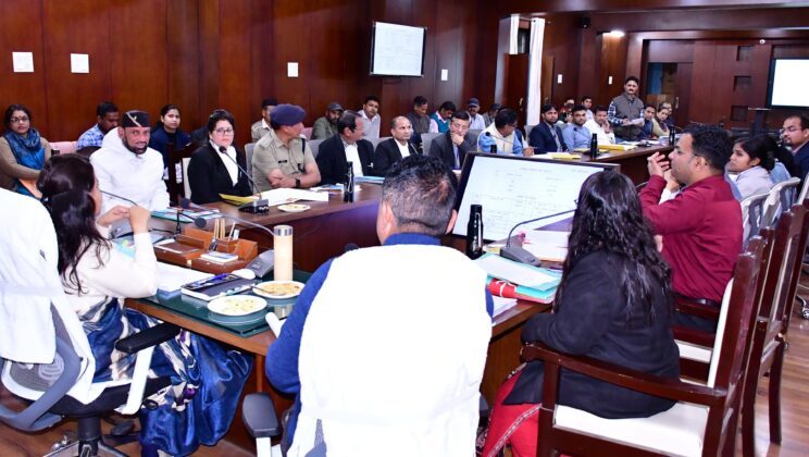 बागेश्वर:-राजस्व संवर्धन की समीक्षा….. जिलाधिकारी आकांक्षा कोंडे ने विभागों को दिए समयबद्ध कार्यवाही के निर्देश