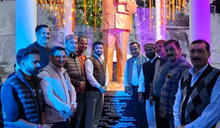 अल्मोड़ा:- अंबेडकर जयंती की पूर्व संध्या पर भारतीय जनता पार्टी ने आयोजित किया दीपोत्सव कार्यक्रम