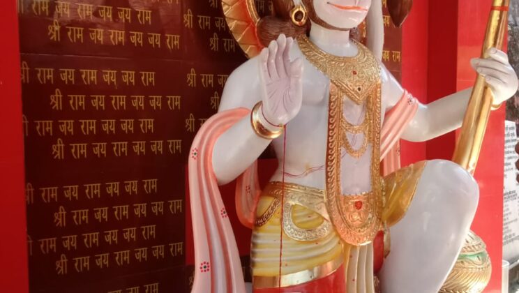 गरुड़:- हवनयज्ञ के साथ भजनों के बीच तुर्रेश्वर महादेव मंदिर में बजरंगबली की मूर्ति स्थापना….धार्मिक आस्था से जुड़ा हैं महादेव मंदिर