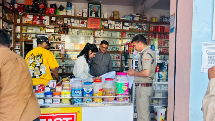 बागेश्वर – सघन औचक निरीक्षण में मेडिकल स्टोरों में अनियमितताओं पर औषधि निरीक्षक बागेश्वर की त्वरित कार्यवाही