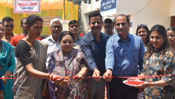 बागेश्वर:-बीमार व घायल पशुओं के उपचार को अनटाइड फंड से खरीदी गई 10 एनिमल लिफ्टिंग मशीनों का लोकार्पण