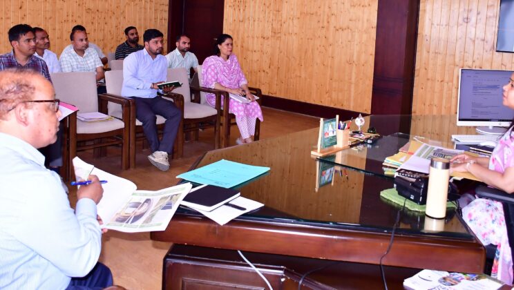 बागेश्वर:- आदर्श एवं आत्मनिर्भर राजकीय नर्सरी के विकास को लेकर जिलाधिकारी ने ली समीक्षा बैठक….उत्पादन, विपणन व अवसंरचना सुधार पर जोर