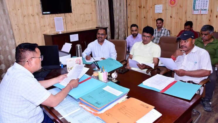 बागेश्वर – निर्वाचक नामावली के विशेष गहन पुनरीक्षण को लेकर राजनीतिक दलों के साथ बैठक
