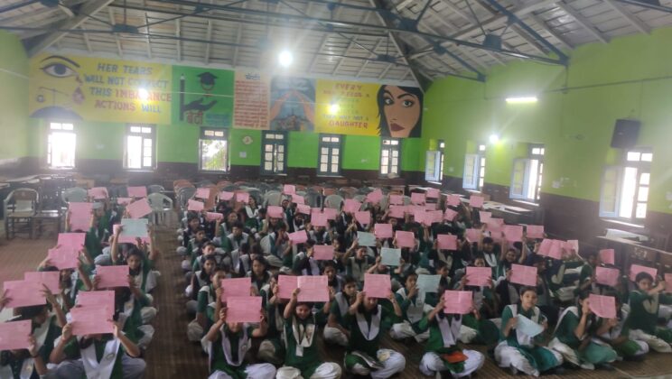 अल्मोड़ा:- जिला विधिक सेवा प्राधिकरण द्वारा राजा आनंद सिंह राजकीय बालिका इंटर कॉलेज में अयोजित किया गया जागरूकता शिविर