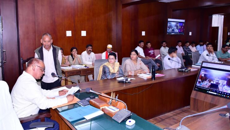 बागेश्वर:- जनता दरबार में शिकायतों का त्वरित निस्तारण…..पेयजल, सड़क व अन्य समस्याओं पर तत्काल कार्रवाई करने के दिये निर्देश
