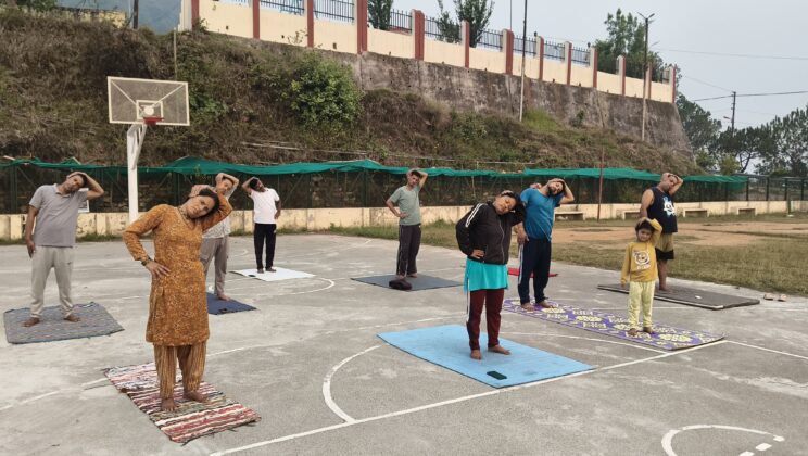 अल्मोड़ा:- अंतर्राष्ट्रीय योग दिवस अभियान का आठवां दिन सम्पन्न…. गांव, मोहल्लों एवं कस्बों में जगह-जगह चल रहे निःशुल्क योग शिविर