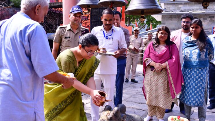 बागेश्वर – नवनियुक्त जिलाधिकारी अपूर्वा पाण्डे ने बागनाथ मंदिर में पूजा-अर्चना के पश्चात संभाला जनपद का कार्यभार