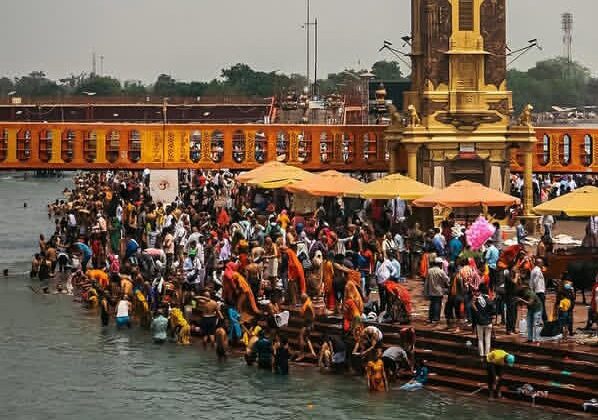 Uttarakhand:- बुद्ध पूर्णिमा के अवसर पर श्रद्धालुओं ने गंगा में लगाई डुबकी….. सुरक्षा को देखते हुए ड्रोन कैमरो और सीसीटीवी से हो रही है निगरानी