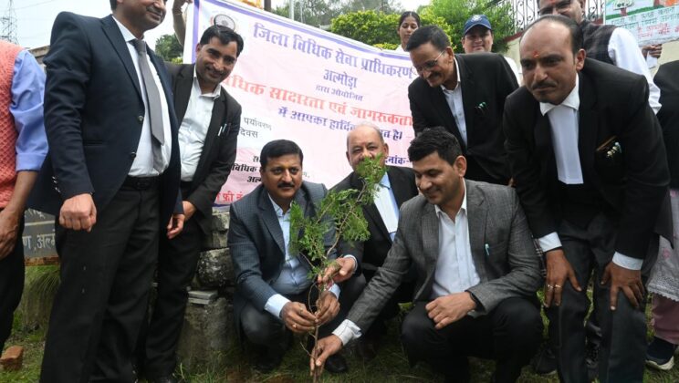 अल्मोड़ा:- विधिक सेवा प्राधिकरण द्वारा पर्यावरण दिवस के अवसर पर चलाया गया वृक्षारोपण अभियान