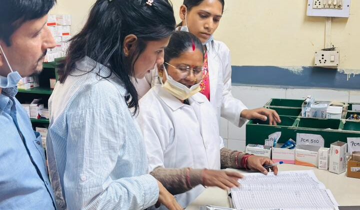 बागेश्वर – सामुदायिक स्वास्थ्य केंद्र बैजनाथ के औषधि भंडार एवं जनऔषधि केंद्र तथा गरुड़, बैजनाथ एवं चौरसौं स्थित औषधि प्रतिष्ठानों का किया निरीक्षण