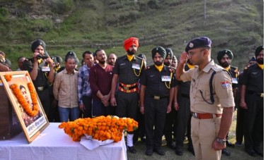 अल्मोड़ा: – वीरगति को प्राप्त हुए लेफ्टिनेंट बीरेश्वर गोस्वामी का गृह जनपद में सैन्य सम्मान के साथ अंतिम संस्कार