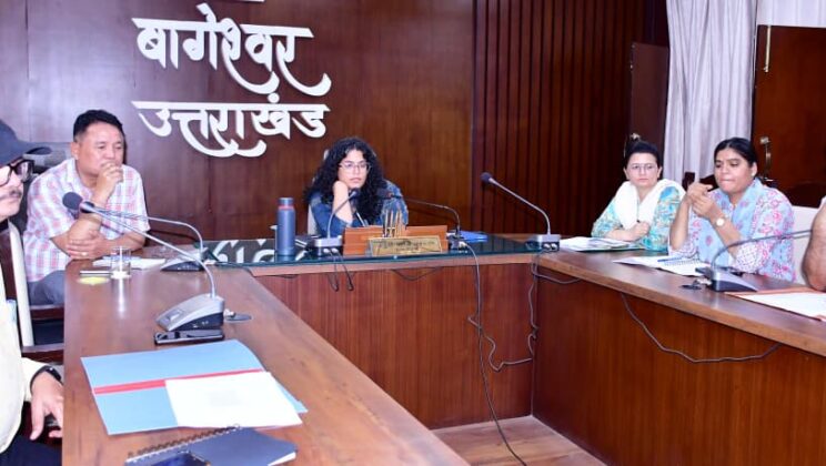 बागेश्वर – मुख्यमंत्री घोषणाओं की प्रगति की जिलाधिकारी ने की समीक्षा, लंबित कार्यों में तेजी लाने के दिए निर्देश